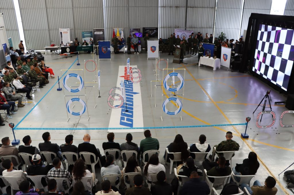 Evento Académico Drones 360 Grand Prix, de la Escuela de Aviación