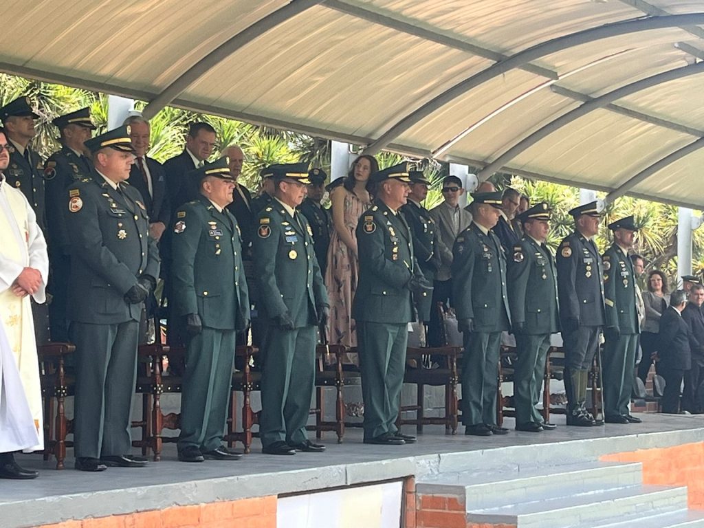 Ceremonia de reconocimiento al director entrante de la Escuela de Caballería