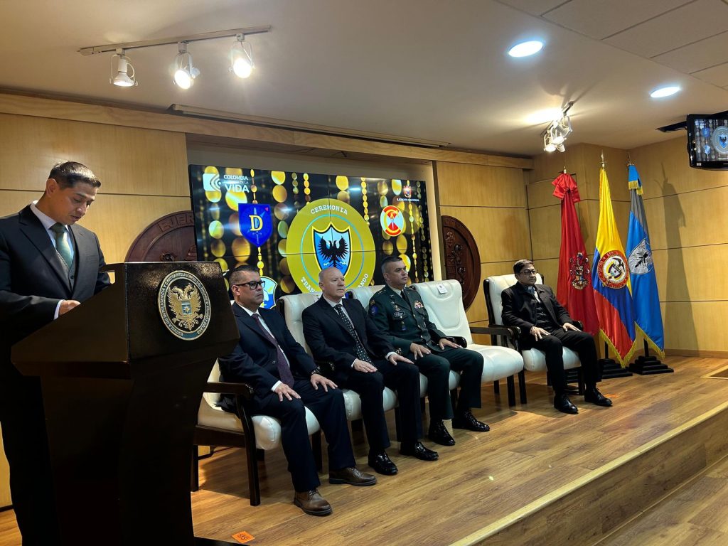 Ceremonia de transmisión de mando en la Escuela de Inteligencia y Contrainteligencia